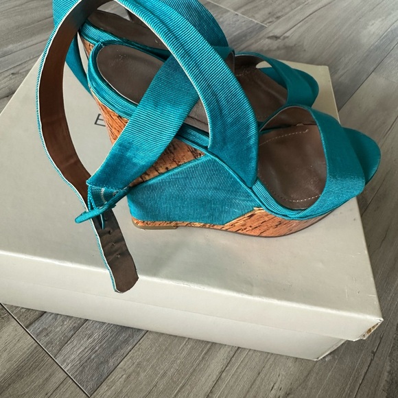 BCBG wedge sandals - size 6 - Picture 5 of 5